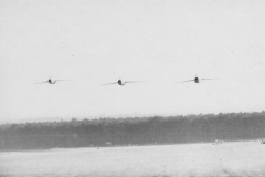 Letecký den 1956 - průlet MIG 15
